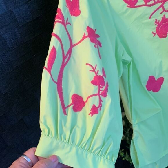 Pleats Collection Size Small yellow 3/4 sleeve top with embroidery detail - Picture 9 of 13